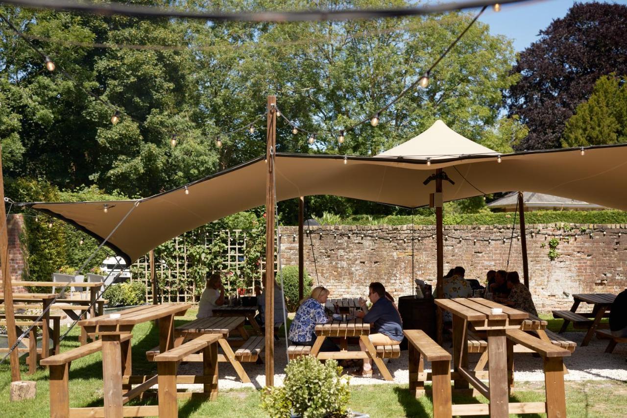 The Pembroke Arms Hotel Wilton  Exterior photo