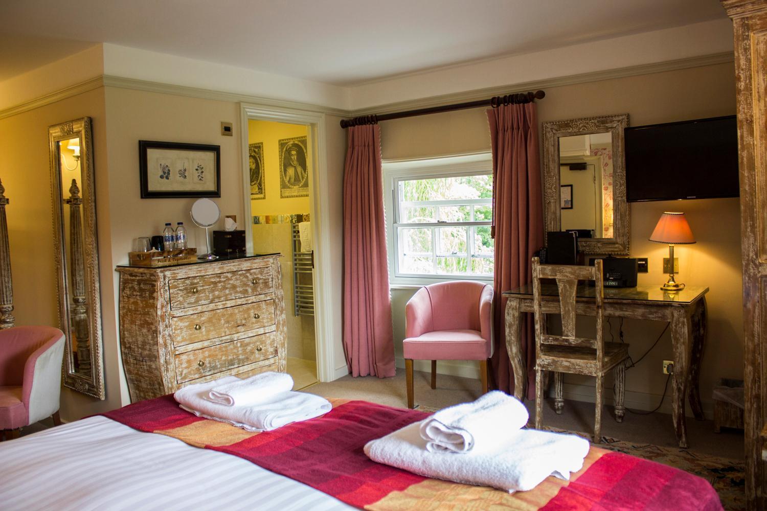 The Pembroke Arms Hotel Wilton  Room photo